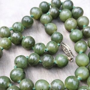 Vintage Spinach Nephrite Jade Necklace